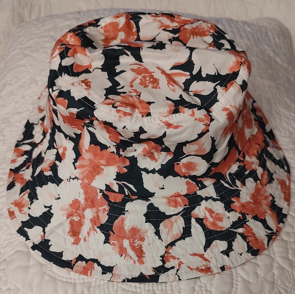 Abercrombie & Fitch hat